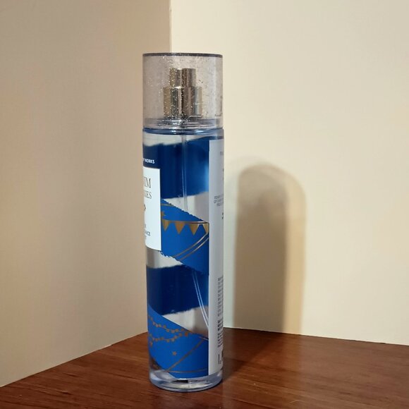 NWT ~ New and Unused ~ Bath & Body Works Denim & Daisies Sheer Mist (8 fl oz) - Picture 3 of 5